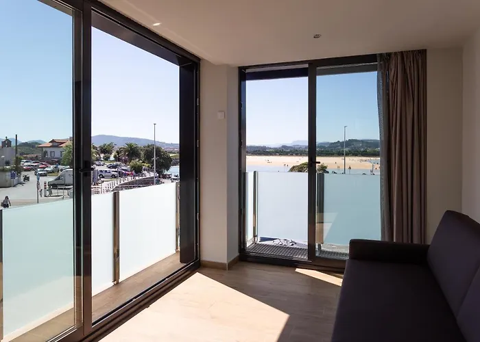 Apartamentos Playa De Los Barcos